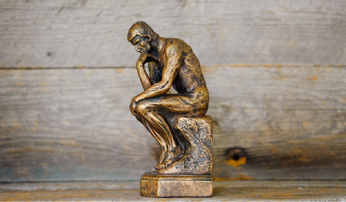 Image of an ornament of the thinking man.